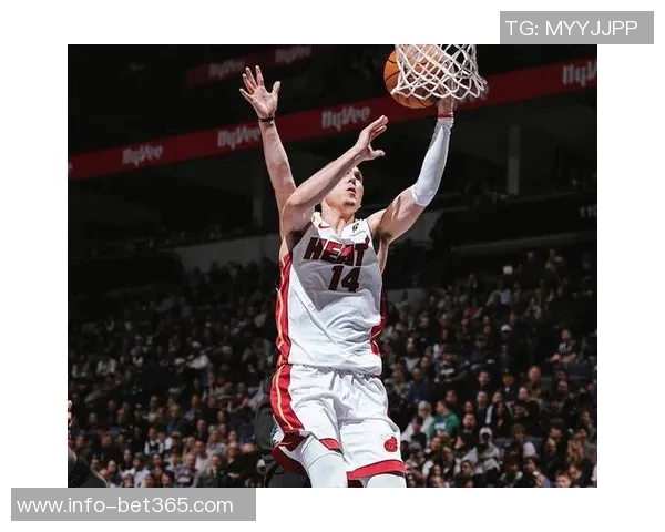 戈贝尔表现平平仅得6分8篮板球队失利显得毫无存在感